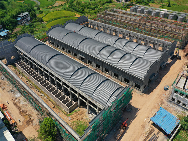 四川某酒廠釀酒車間改造拱形屋頂工程案例解析拱形波紋鋼屋蓋現(xiàn)場成型與安裝 四川某酒廠釀酒車間改造拱形屋頂工程案例解析拱形波紋鋼屋蓋現(xiàn)場成型與安裝