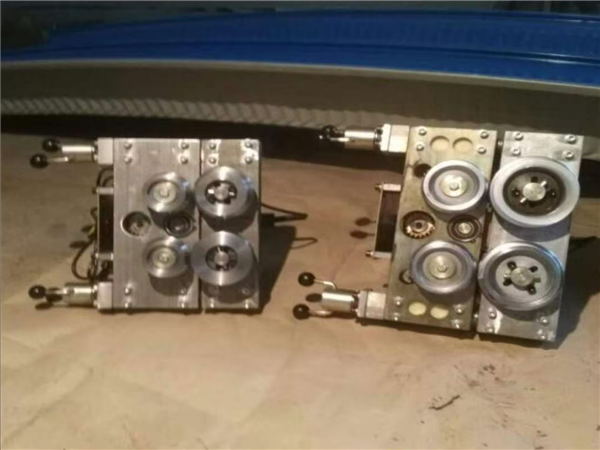 拱形屋頂鎖邊機(jī):實(shí)現(xiàn)瓦片無縫銜接的關(guān)鍵設(shè)備拱形屋頂鎖邊機(jī)示意圖 拱形屋頂鎖邊機(jī):實(shí)現(xiàn)瓦片無縫銜接的關(guān)鍵設(shè)備拱形屋頂鎖邊機(jī)示意圖